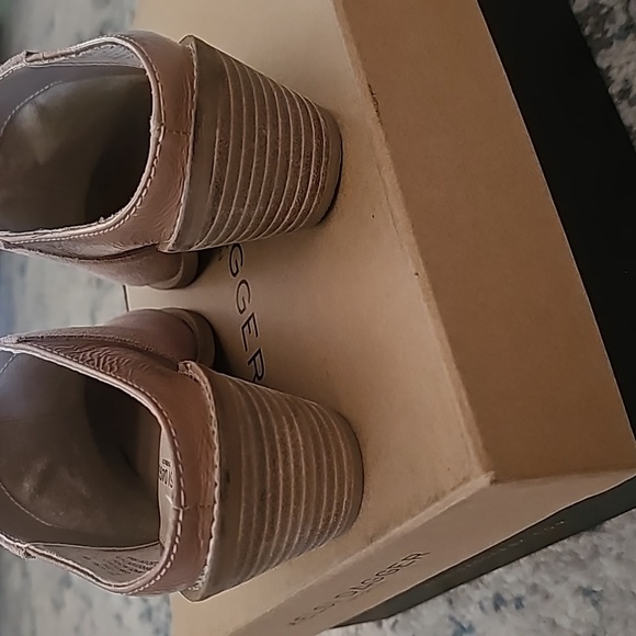 Kelsi Dagger booties, NIB, Size 7 - Picture 3 of 8